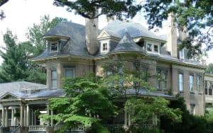 Holly_Lawn Image