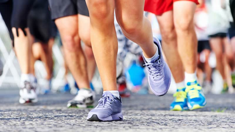 people running marathon