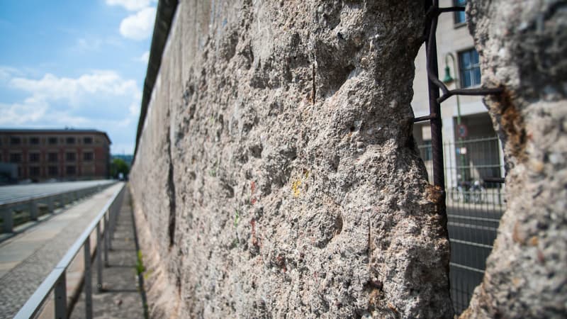 Visiting the Berlin Wall before its fall