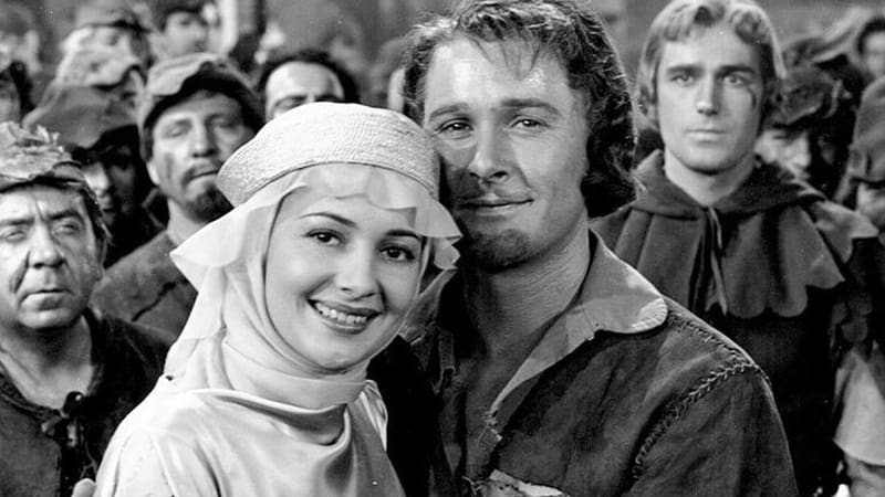 Olivia de Havilland and Errol Flynn in The Adventures of Robin Hood | Warner Bros