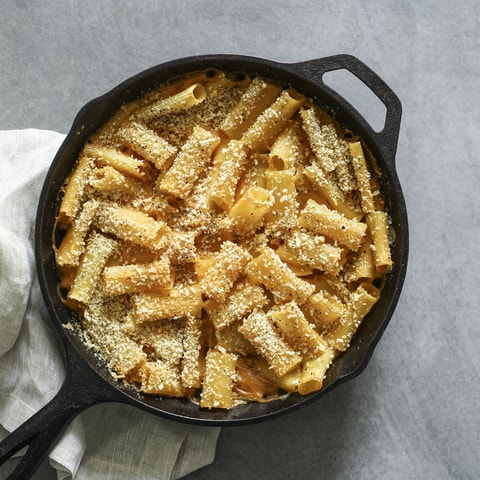 Vegan mac and cheese is one of the great Thanksgiving dishes