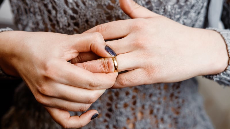 Engaged woman feels pressure to change her last name