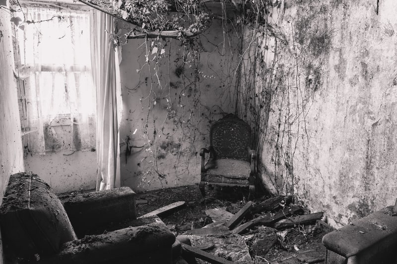 A childhood episode seared into memory: abandoned house