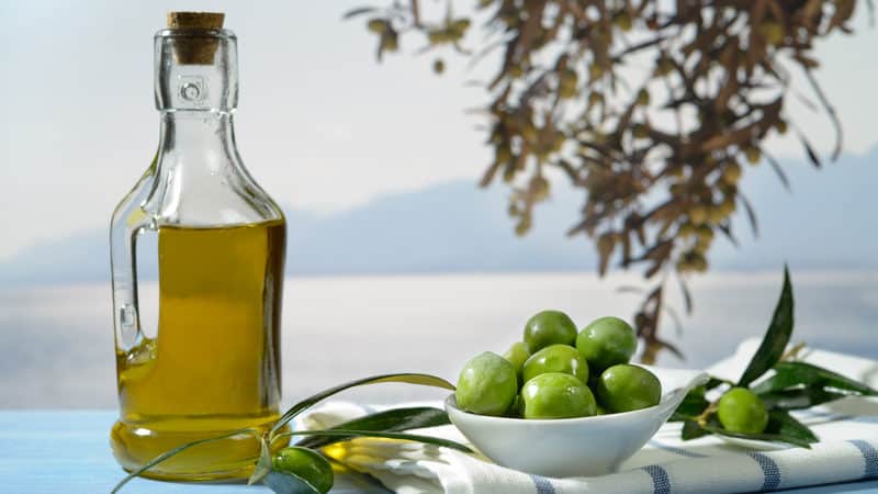 Olive oil vs coconut oil Image