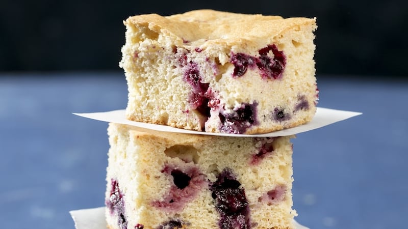 Berry snack cake yum