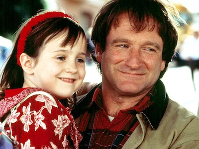 Mara Wilson and Robin Williams during filming of 'Mrs. Doubtfire' (courtesy Twentieth Century Fox)