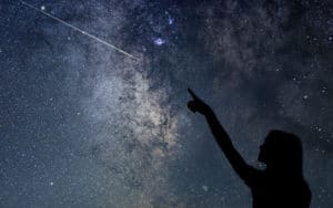 girl pointing at a meteor, for article on 2021 Perseid meteor shower Image
