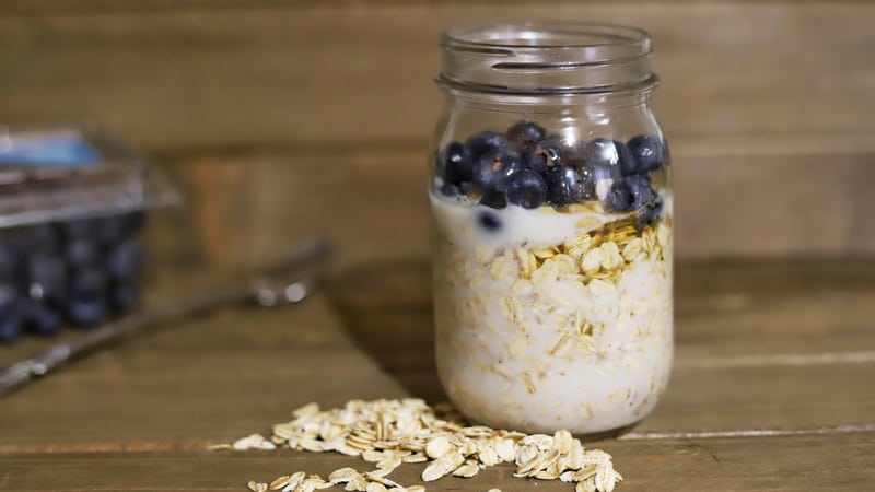 Overnight oatmeal with blueberries and almonds