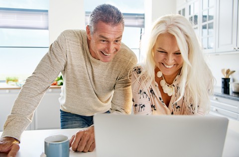 couple laughing at computer stefan dahl dreamstime - laughter, humor, funny 