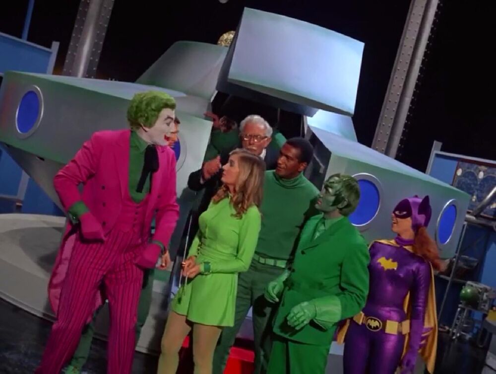 In 'The Joker's Flying Saucer' (1968), the criminals don't bother to restrain Batgirl knowing she is no threat to them.