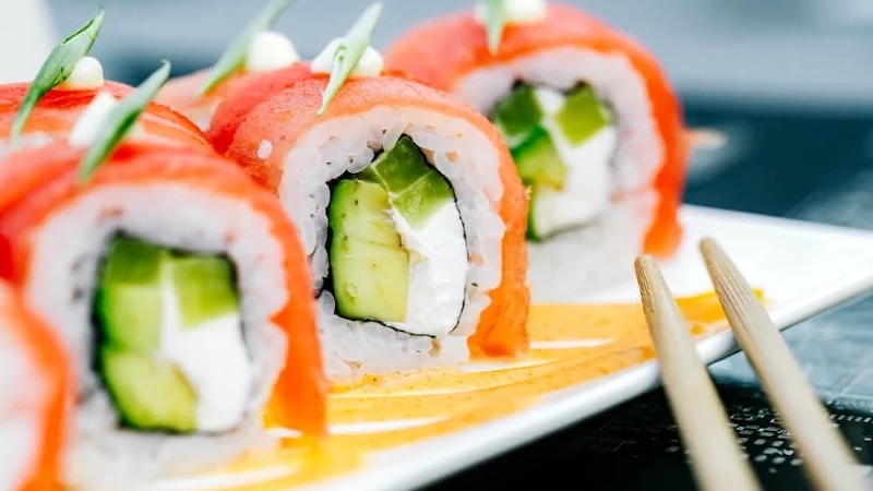 Sushi roll at Yoshi Sushi for article on the restaurant in Richmond, Virginia. Image from the Yoshi Sushi website.