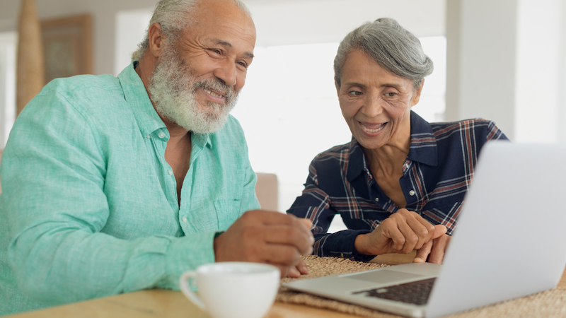 couple on laptop possibly doing a puzzle. image by Wavebreakmedia Dreamstime 800