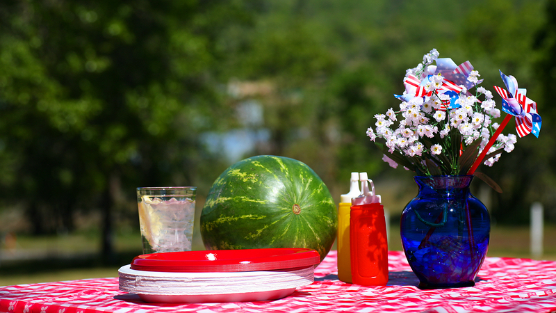 table outdoors set for a July Fourth picnic. Photo 4338193 © Scamp | Dreamstime.com Image