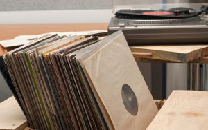 vinyl disks and turntable Viktor Nagornyi Dreamstime. While Richard Abramson first embraced music on vinyl disks, he moved on to digital music. Yet still he hangs on to his vinyl albums. Image