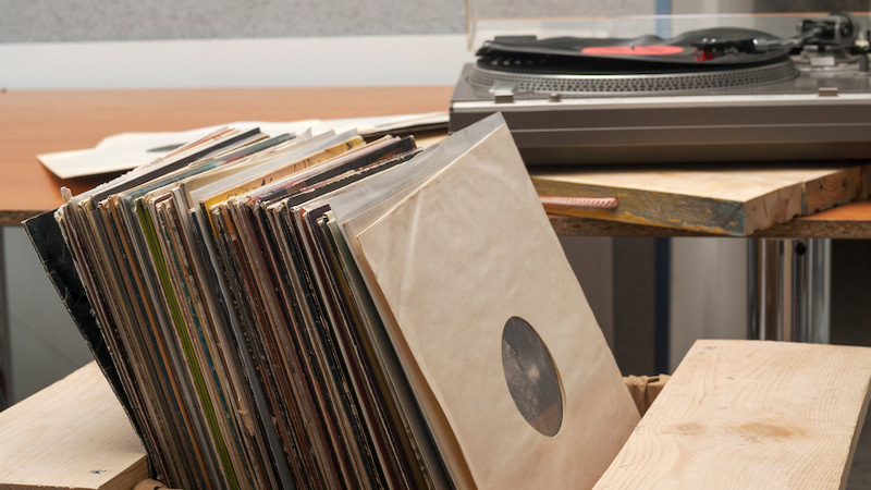 vinyl disks and turntable Viktor Nagornyi Dreamstime. While Richard Abramson first embraced music on vinyl disks, he moved on to digital music. Yet still he hangs on to his vinyl albums.