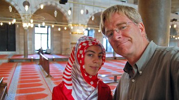 Rick Steves takes a selfie with a Muslim woman. 