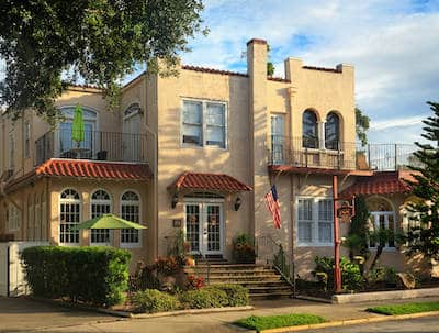 Casa de Suenos, 1904 Spanish-style house and a bed-and-breakfast