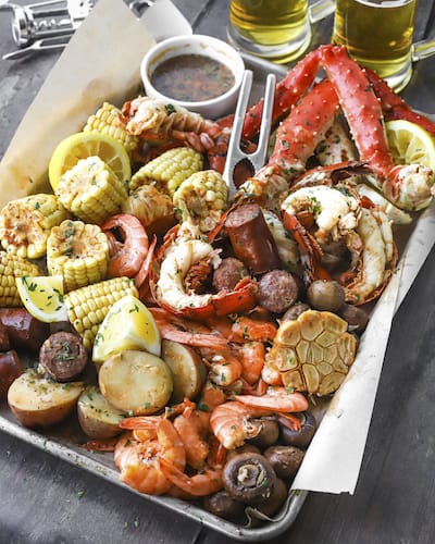For groups of people, seafood boils are served directly on a newspaper-lined tabletop. A seafood boil can also be served on large trays for individual servings.