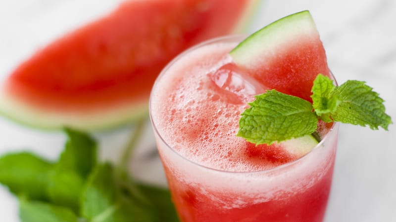 watermelon juice with watermelon slices, by Gabriel Nardelli Araujo