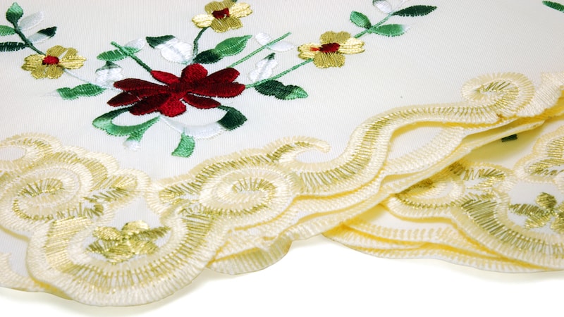 an embroidered lace handkerchief, by Ale059