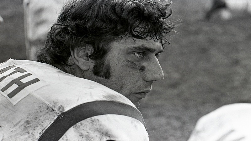 Joe Namath waiting on the sidelines. Image by Jerry Coli