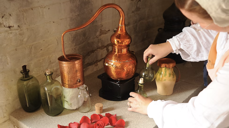 Agecroft Hall: Rebecca demonstrates distillation of Suerdieck transforms plants to turn them into wearable scents.