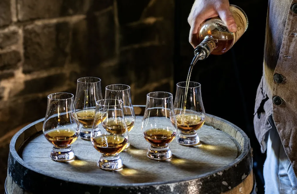 whiskey tasting at george washingtons distillery