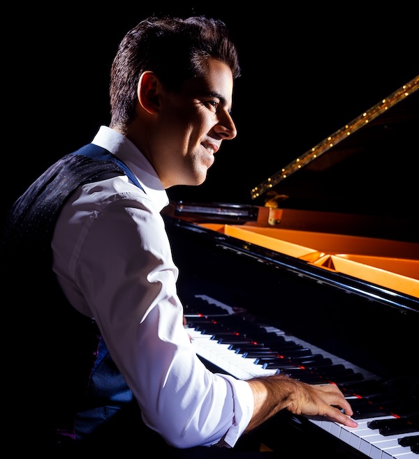 Tony DeSare promotional image. Used in What's Booming October 16