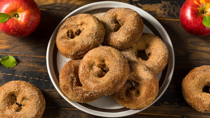 Apple cider donuts and apples. By bhofack2. Used with What's Booming RVA November 20, 205