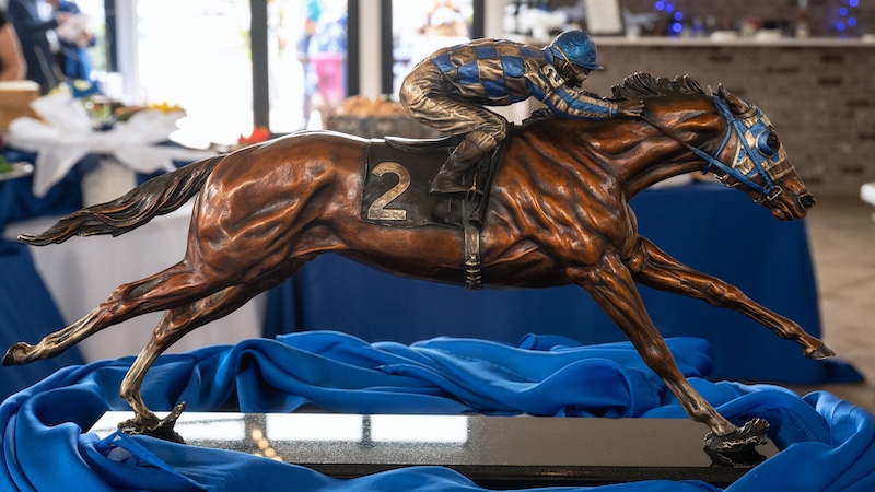 Big Red Bash centerpiece of Secretariat statue. By Diane Stoakley.