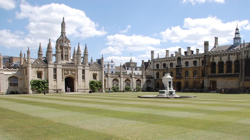 Which to choose, Oxford or Cambridge? In this photo: Cambridge hosts 31 colleges, all with the same layout: green, monastic-type courtyards surrounded by chapels, libraries, and housing. CREDIT: Cameron Hewitt, Rick Steves’ Europe.