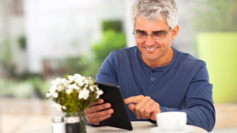 Man on tablet, playing the daily commuter crossword from Boomer, a quick and straightforward crossword puzzle, updated every day. Image by Michael Zhang.